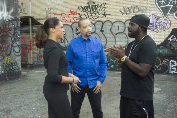 9-26-18 tupac WHO SHOT BIGGIE & TUPAC?: WHO SHOT BIGGIE & TUPAC? is an investigative crime special examining two of the greatest murder mysteries in pop culture history. The special, which digs deep into the entangled murders of hip-hop’s most legendary adversaries – rappers Tupac Shakur and Biggie Smalls – airs Sunday, Sept. 24 (8:00-10:00 PM ET/PT) on FOX. The two-hour investigation will be led by actor and rap music icon Ice-T (C) and award-winning journalist and documentarian Soledad O’Brien (L). Also pictured: Funk Master Flex (R). ©2017 Fox Broadcasting Co. Cr: Jeff Neira/FOX